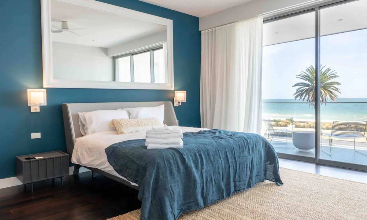 Albert Park House | Albert Park - Beachfront Bliss
