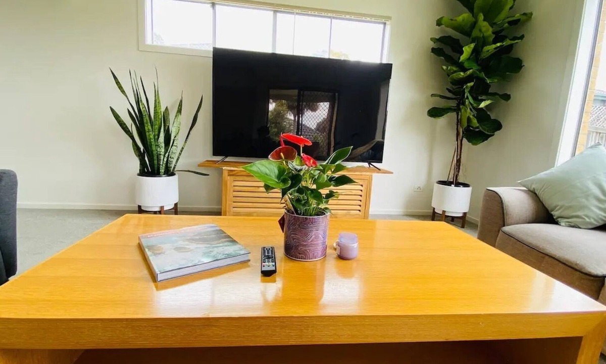 Doreen House | Artsy,Modern Family Friendly House w Large Garden