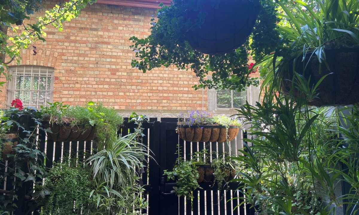 Coburg Apartment | Quiet Urban Oasis. Central to both City and Parkland. Easy Ground floor access