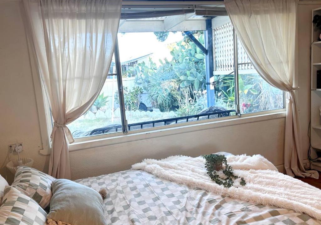 Clayton South House | The Cactus View Room Train Staion