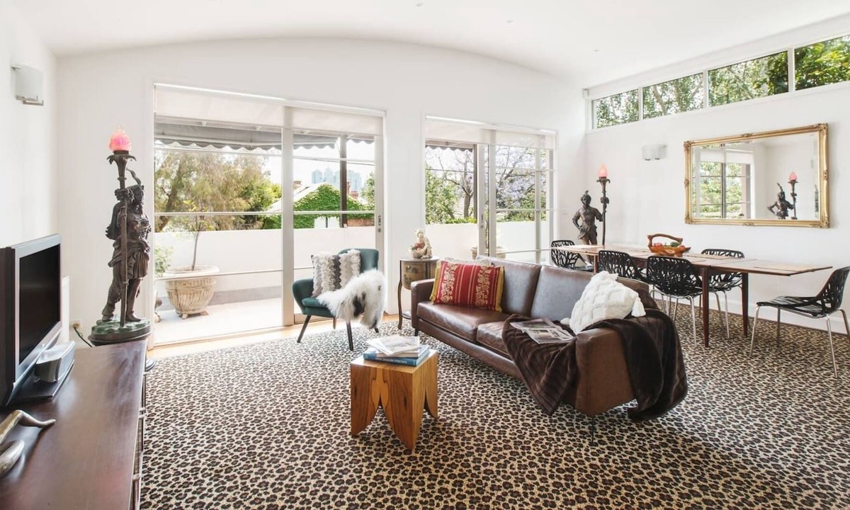 Richmond House | Vibrant Art Deco Style Stroll to the MCG and Swan St