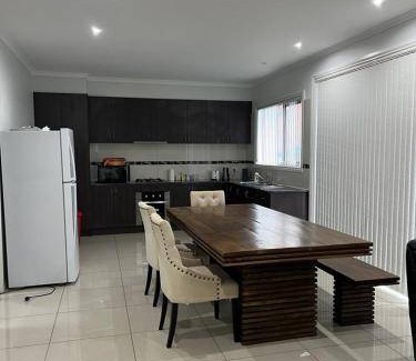 St. Albans Apartment | 200 m² Apartment ∙ 4 bedrooms ∙ 8 guests