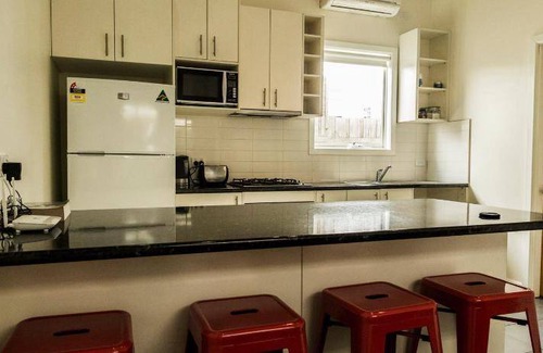 Williamstown Apartment | 50 m² Apartment ∙ 5 guests