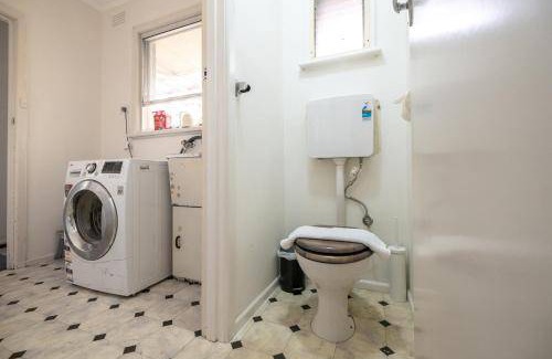 Doncaster East House | 700 m² House ∙ 2 bedrooms ∙ 4 guests