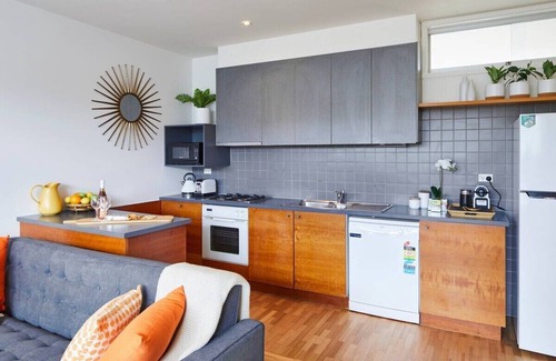 Carlton Apartment | Carlton Townhouse Walk to Hospital Uni & Parkiing