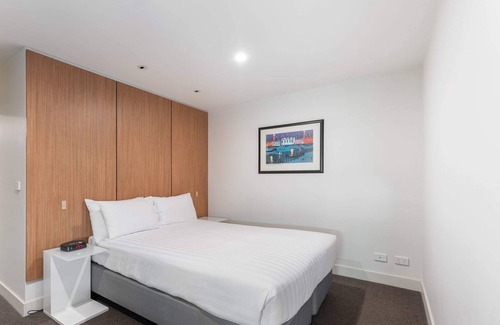Carlton South Apartment | Charming 1BR unit in the heart of the CBD