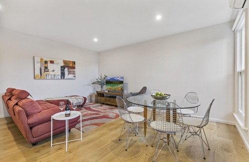 Malvern Apartment | Convenient and quiet in sophisticated Malvern