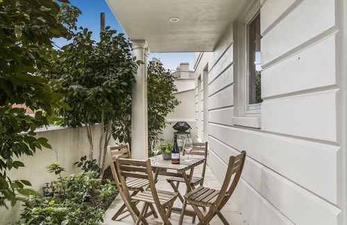 Malvern Apartment | Convenient and quiet in sophisticated Malvern