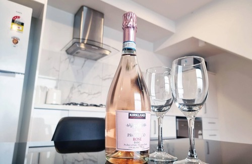 Maribyrnong Apartment | Rosie Townhouse at Gordon - Prime Location