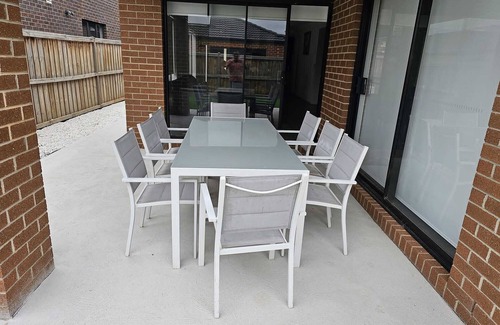 Melton South House | Spacious 4 bed family home in Melton (near Warrawong Estate)