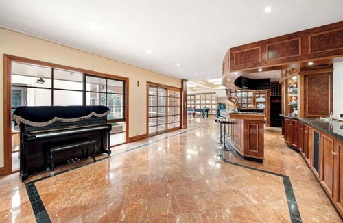 Warrandyte Villa | 1BD 1BTH Serene Retreat in Warrandyte with shared amenities and FREE parking