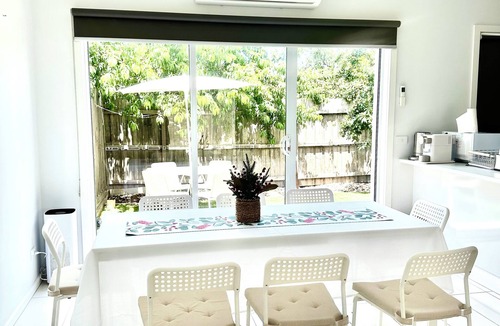 St. Albans House | 3-bedroom townhome in lovely St Albans, close to Melbourne airport with WiFi, AC