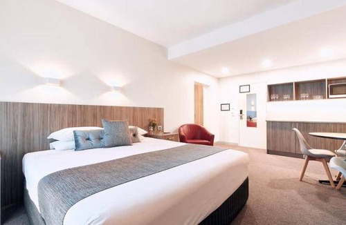 Laverton Hotel | 31 m² Hotel ∙ 3 guests