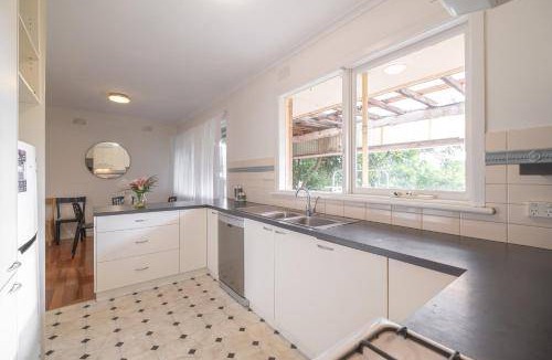Doncaster East House | 700 m² House ∙ 2 bedrooms ∙ 4 guests