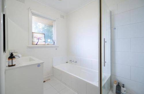Doncaster East House | 700 m² House ∙ 2 bedrooms ∙ 4 guests