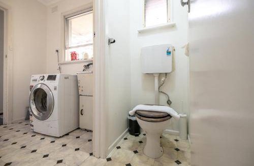 Doncaster East House | 700 m² House ∙ 2 bedrooms ∙ 4 guests