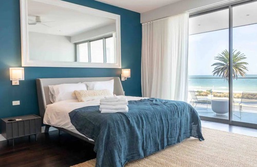 Albert Park House | Albert Park - Beachfront Bliss