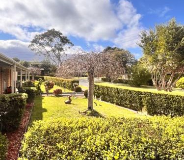 Knoxfield Villa | Bright & Quiet 1BR with Courtyard
