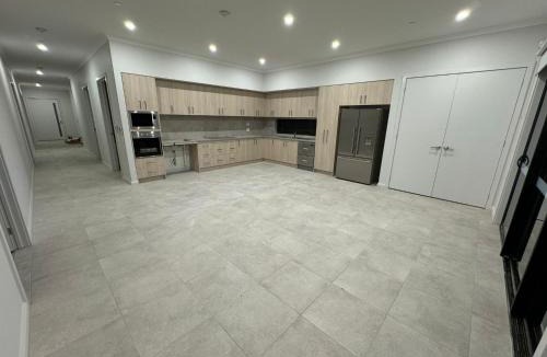Clyde North House | Bright & Spacious 4BR Getaway