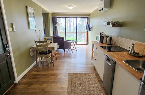 Kallista Cottage | Couples/singles retreat in beautiful Kallista
