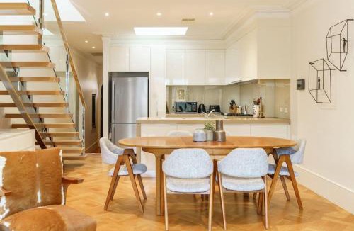 Carlton South House | Farrah Designer Three Bedroom Carlton Residence