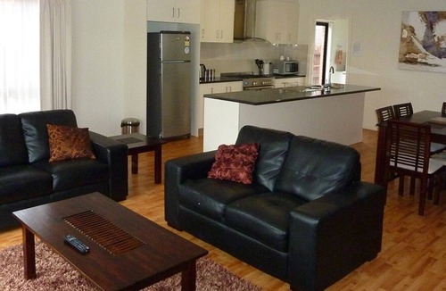 Delahey Villa | Florentine Villas - Your Home away from Home - near Watergardens Town Centre
