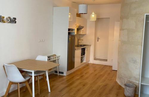 Grand Parc-Paul Doumer Apartment | Furnished Studio in A Quiet Authentic Area Near All Amenities