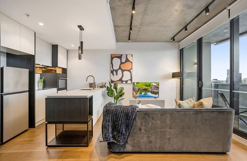Cremorne Apartment | Modern, Executive 1 Bedroom Apartment With Balcony