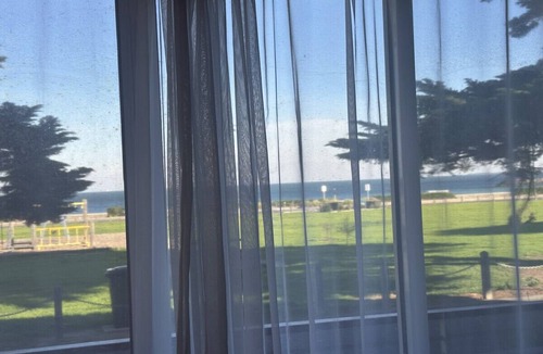 Melbourne House | Opp Beach - Best location