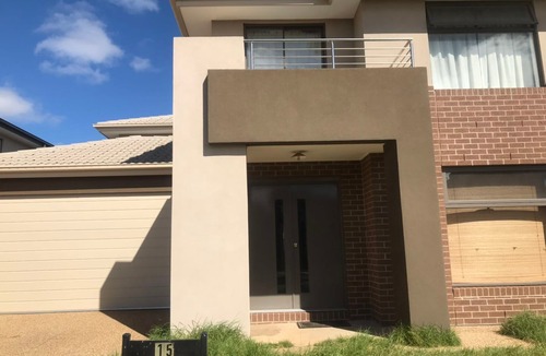 Keysborough Hotel | Pampas Grass Homestay