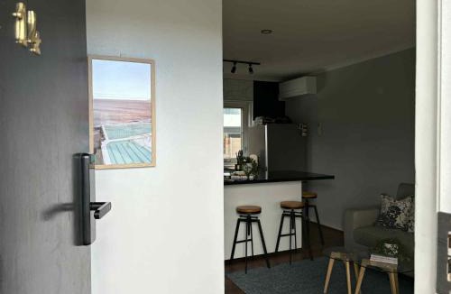 Parkdale Apartment | Parkdale Gem - Walk to Beach, Wine and Vibes