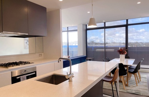 Richmond North Apartment | Richmond 180° Balcony View Apartment Across From the Shopping Mallfree Parking