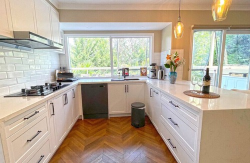 Doncaster East House | Spacious Villa Big Group in Doncaster East 6BRM