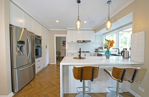 Doncaster East House | Spacious Villa Big Group in Doncaster East 6BRM