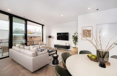 Cremorne House | Sport Precinct Luxury Style over four levels