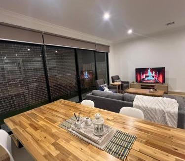 Rockbank House | Stay in Rockbank, West Melbourne
