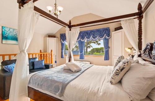 Mount Dandenong House | StayAU Bayview Candlewick Suite SPA in Dandenong