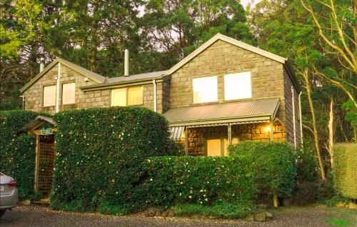 Mount Dandenong House | StayAU Bayview Candlewick Suite SPA in Dandenong