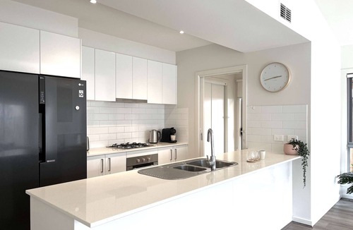 Berwick House | Stylish Berwick Home with WiFi, Smart TV, Garage