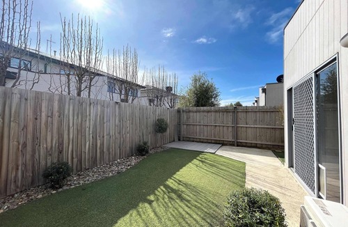 Berwick House | Stylish Berwick Home with WiFi, Smart TV, Garage