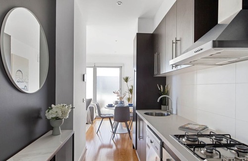 Caulfield North Apartment | Stylish Serenity at Orrong