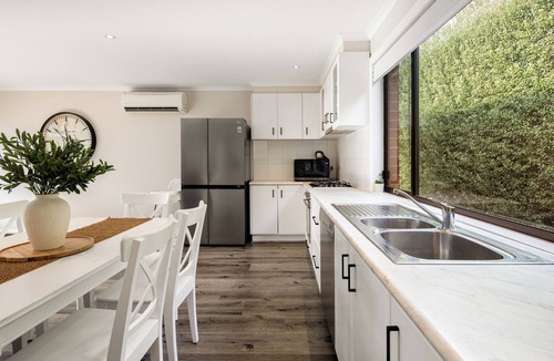 Delahey House | Summery 3BR Home by Mel Airport CBD & Watergardens