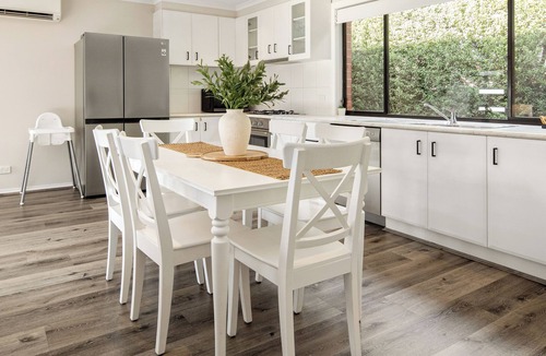 Delahey House | Summery 3BR Home by Mel Airport CBD & Watergardens