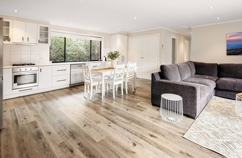 Delahey House | Summery 3BR Home by Mel Airport CBD & Watergardens