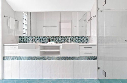 Keilor House | Tranquil Family Escape Breathtaking Brimbank Views