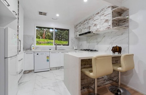 Donvale House | Tree-Lined Donvale Nature Family Getaway