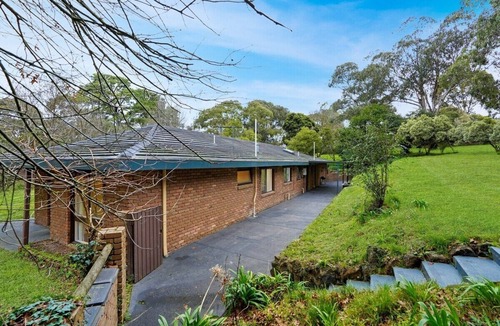 Donvale House | Tree-Lined Donvale Nature Family Getaway