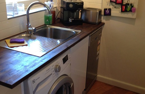 Toorak Apartment | Trendy 1 bedroom apartment within walking distance of Melb's best attractions.