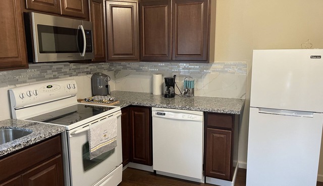 Adorable fully remodeled Suite with Kitchen and office area