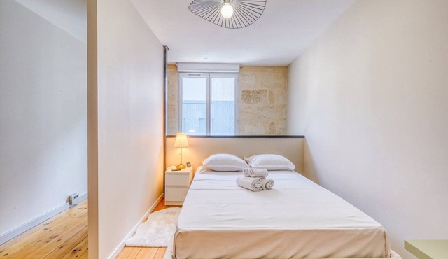 Superb bright renovated flat